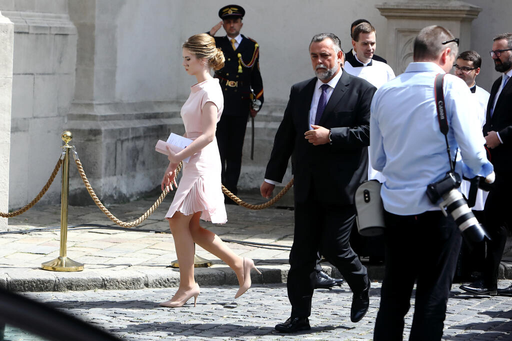 Na snímke udalosti počas odchodu prezidentky Zuzany Čaputovej z Reduty smerom k Dómu Sv. Martina.