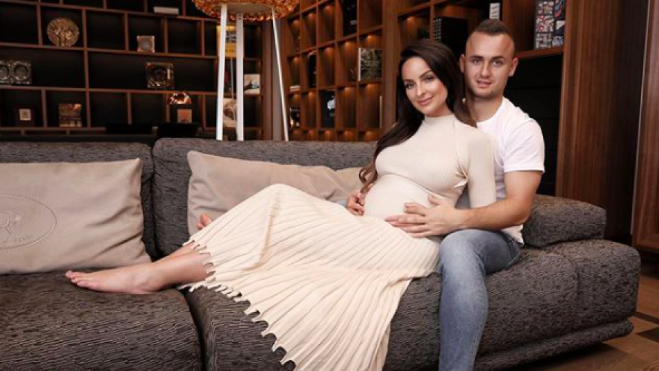Slovenský futbalový reprezentant Stanislav Lobotka si zo srandy rýpol do sestier Nízlových, že konečne vie, ktorá je ktorá. Odveta prišla okamžite.