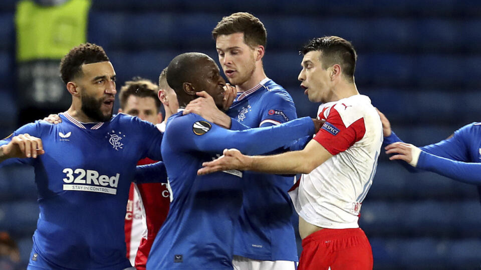 Fínsky futbalista Glasgowu Rangers Glen Kamara, ktorého mal podľa jeho slov rasisticky uraziť hráč Slavie Praha Ondřej Kudela v odvetnom osemfinálovom zápase Európskej ligy konečne prehovoril. S