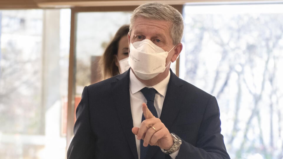Na snímke minister zdravotníctva SR Vladimír Lengvarský (nominant OĽANO) prichádza na rokovanie 43. schôdze vlády SR v Bratislave 24. novembra 2021. FOTO TASR - Pavel Neubauer