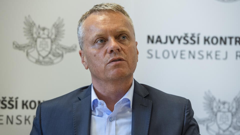 Na snímke podpredseda Najvyššieho kontrolného úradu (NKÚ) Ľubomír Andrassy počas tlačovej konferencie Najvyššieho kontrolného úradu SR k aktuálnym zisteniam úradu a vyhodnoteniu doterajších výsledkov v Bratislave 25. júna 2021. FOTO TASR - Jaroslav Novák