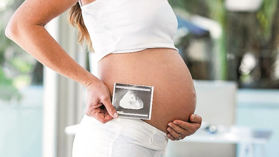 „V našom prieskume mnoho žien odpovedalo, že deti nechcú. Najčastejšie argumenty? Tehotenstvo ich znechucuje a pôrod ich desí,“ hovorí francúzska historička.