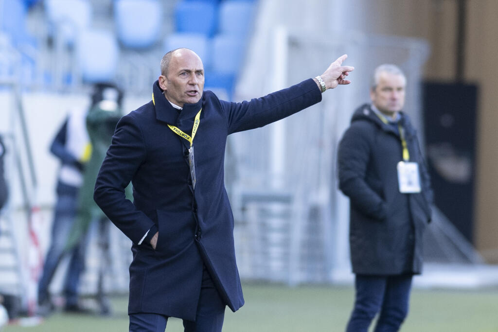 Na snímke vľavo tréner Slovana Darko Milanič a vpravo téner DAC Bernd Storck počas 22. kola Fortuna ligy ŠK Slovan Bratislava – FC DAC 1904 Dunajská Streda 6. marca 2021 v Bratislave. FOTO TASR - Pavel Neubauer
