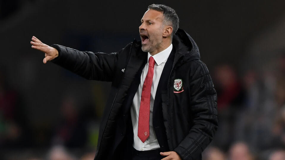 Giggs sa dostal do problémov.