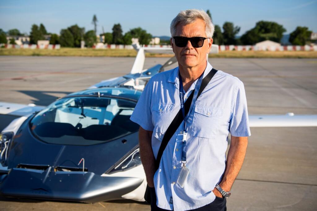 Lietajúce auto Aircar po prvý raz absolvovalo let medzi dvoma medzinárodnými letiskami