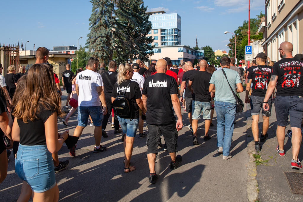 Fanúšikovia FC Spartak Trnava zorganizovali “Pochod za slobodu”. Fanúšikovia vyjadrujú odpor proti obmedzeniam na športových podujatiach.