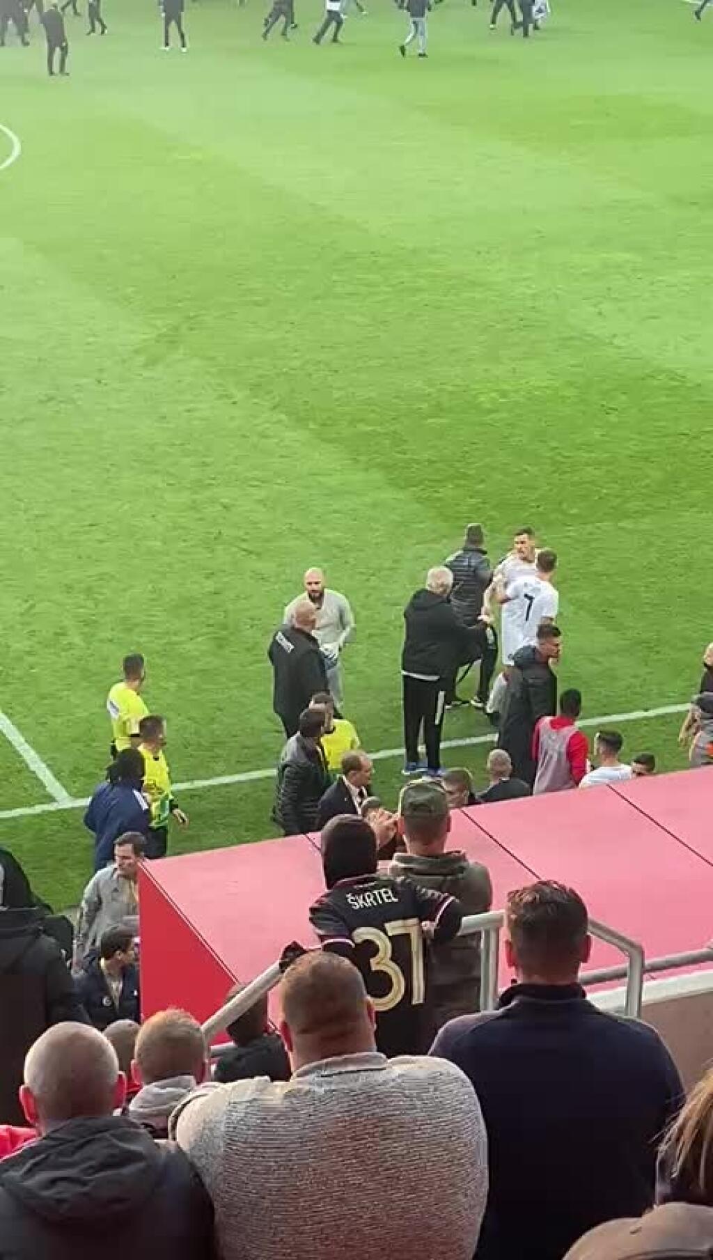 VIDEO Škrtel takmer vyskočil z kože: Vo hviezde Spartaka to počas bitiek chuligánov vrelo