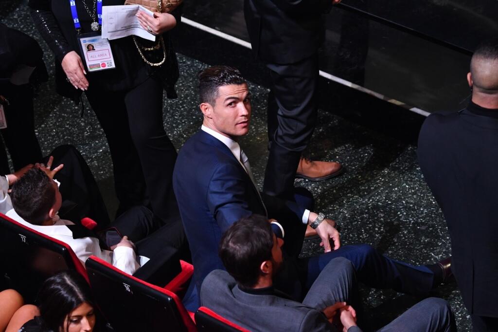 Ronaldo sa počas galavečera veľmi dobre bavil. Až kým jeho polovička nepredviedla zvodný tanec v náruči profesionálneho tanečníka.o