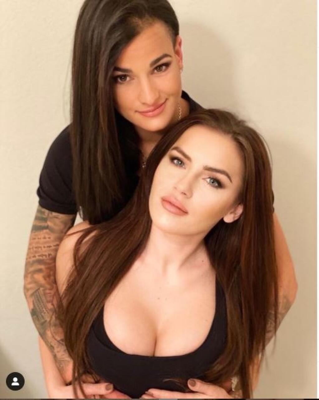 Denisa s priateľkou Viki.