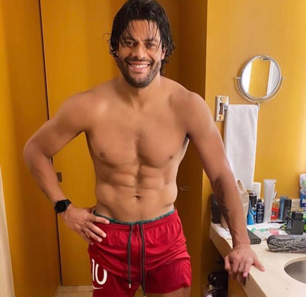 Brazílsky futbalista v službách Číny sa chváli sexi telom.