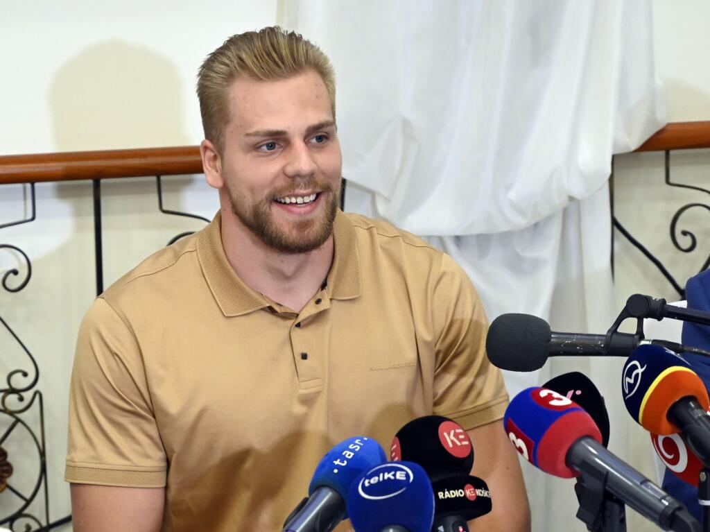 Erik Černák priznal, že Stanley Cup bolo jednoduchšie vyhrať, ako ho priviesť do Košíc.
