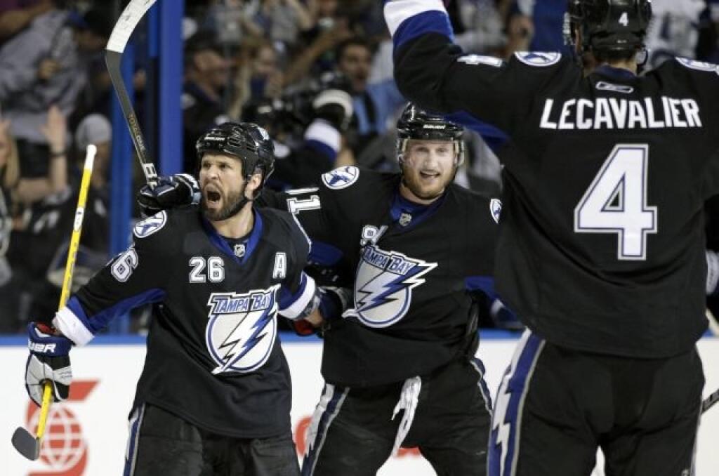 Hlavný tréner Montrealu Canadiens Martin St. Louis odohral v NHL dokopy 1241 zápasov, v ktorých nazbieral 1123 bodov za 433 gólov a 690 asistencií. Počas kariéry obliekal v zámorskej profilige postupne dresy Calgary Flames, Tampy Bay Ligntning a New Yorku Rangers, pričom v sezóne 2003/04 získal s Tampou Stanley Cup. Zaujímavosťou je, že nikdy nebol draftovaný.