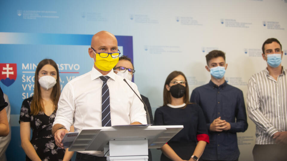 Branislav Gröhling tlačová konferencia na tému: Ku kampani Za otvorené školy sa pridávajú aj zástupcovia mladých ľudí, ktorí vyzývajú k očkovaniu
