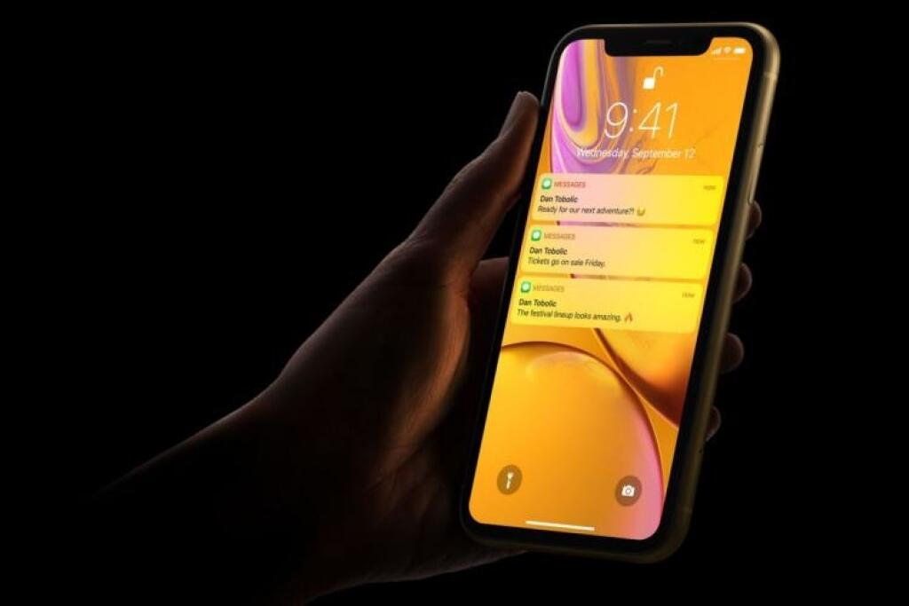 iPhone XR je iný. Má byť pre tých, ktorí sa chcú dostať pod tisícku