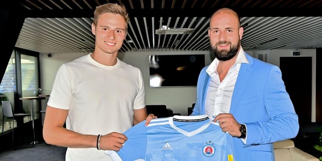 Futbalový Slovan Bratislava ohlásil v piatok druhú letnú posilu. Po Jurajovi Kuckovi prišiel do tímu úradujúceho majstra mladý belgický obranca Siemen Voet, ktorý naposledy pôsobil v holandskom prvoligovom Zwolle.