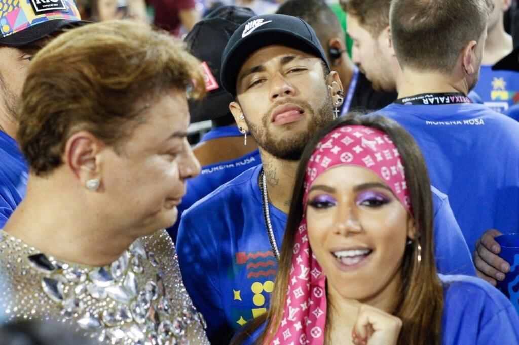 Neymar sa na karnevale v Brazílii bavil hlavne so speváčkou Anittou.