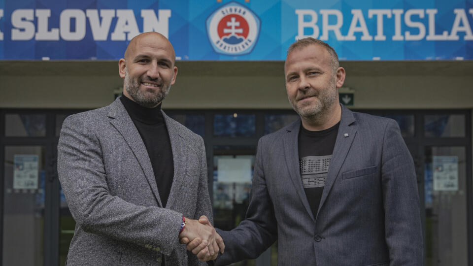 Nový športový riaditeľ futbalového Slovana Bratislava Róbert Tomaschek je vo svojej funkcii už niekoľko dní a pomaly, ale isto sa spoznáva s ľuďmi a prostredím v klube.
