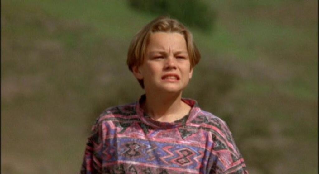 Leo DiCaprio (46): Critters 3 (1991): Zjavne existuje trend slávnych mužských hercov odrážajúcich sa z hororov. V jednom z nich o ľudožravých chlpatých príšerách si Leo DiCaprio strihol nezabudnuteľnú scénu, v ktorej sleduje smrť svojho nevlastného otca. Už dva roky nato sa na prahu dospelosti blysol v oceňovanej dráme Čo žerie Gilberta Grapea po boku Johnnyho Deppa a Juliette Lewis.