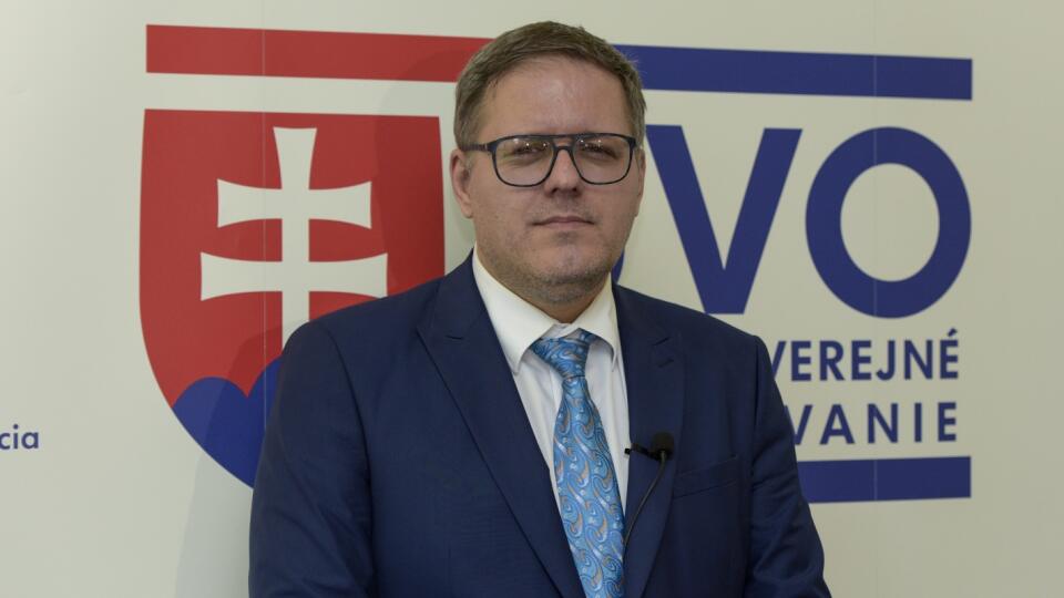 Predseda Úradu pre verejné obstarávanie Peter Kubovič počas tlačovej konferencie Úradu pre verejné obstarávanie