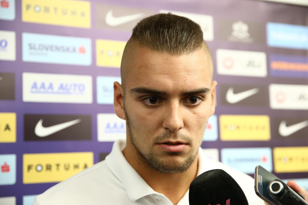 22 - 24. Adam Jakubech – futbal, 140 tisíc eur
Dvadsaťpäťročný brankár je od roku 2017 hráčom francúzskeho Lille, ktoré sa v minulej sezóne tešilo zo zisku majstrovského titulu. Jakubech na severe krajiny zarobí 140 tisíc eur ročne.