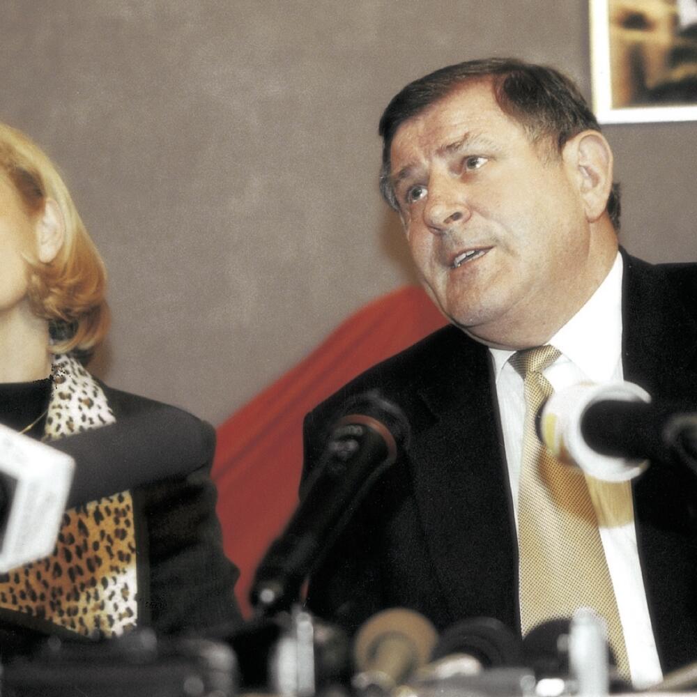 Hruštička Kramplová. Príloha.
Zdenka Kramplová, bývalá poradkyňa Vladimíra Mečiara, šéfka Úradu vlády, ministerka zahraničných vecí 1997-1998, veľvyslankyňa v Kanade.
Vladimír Mečiar
