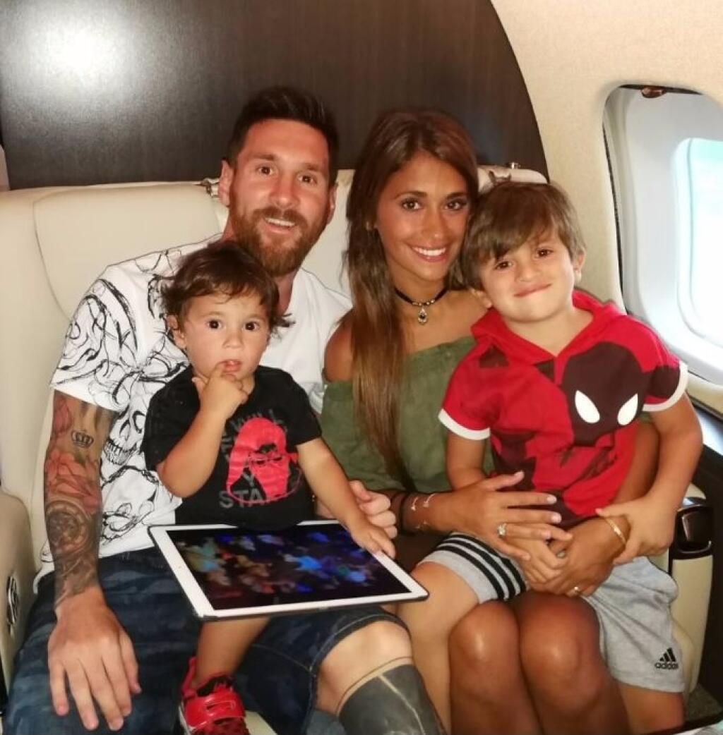 Messi svoj luxusný stroj počas let poriadne prevetral. Argentínsky futbalista podnikol v čase od 1. júna do 31. augusta, teda za tri mesiace celkom 52 letov, pričom najčastejšie cestoval do rodnej Argentíny. Na zozname cieľových destinácii sa však objavili aj New York či Miami v USA, alebo Barcelona, kde sa z neho stala hviezda svetového formátu.