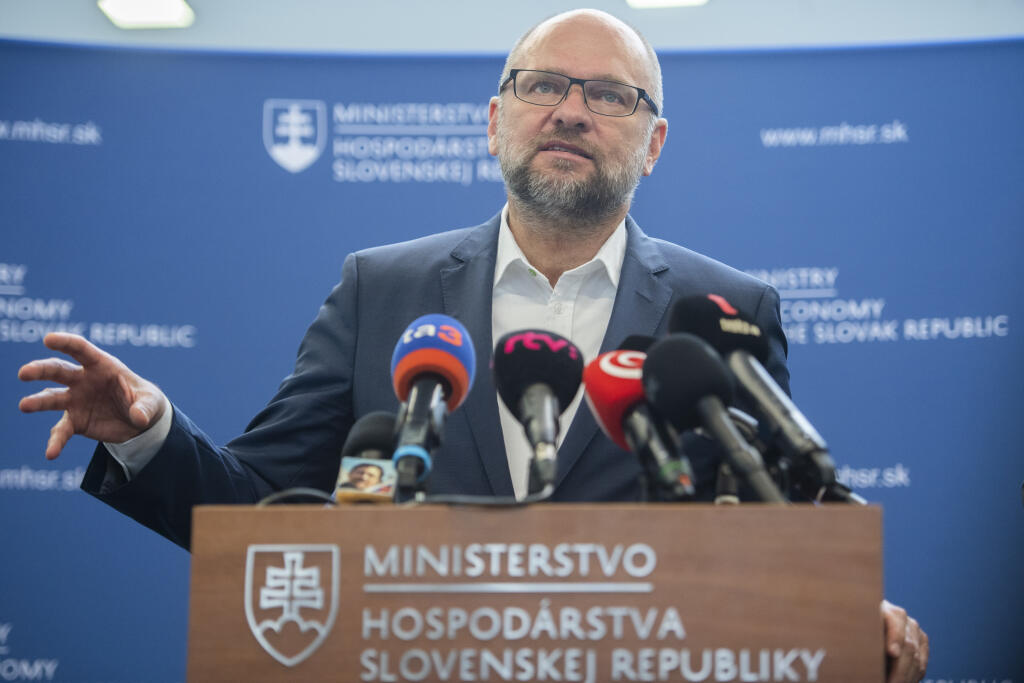 Na snímke vicepremiér a minister hospodárstva SR Richard Sulík (SaS) počas tlačovej konferencie po druhom rokovaní Rady vlády pre konkurencieschopnosť a produktivitu (RVKP) na tému 