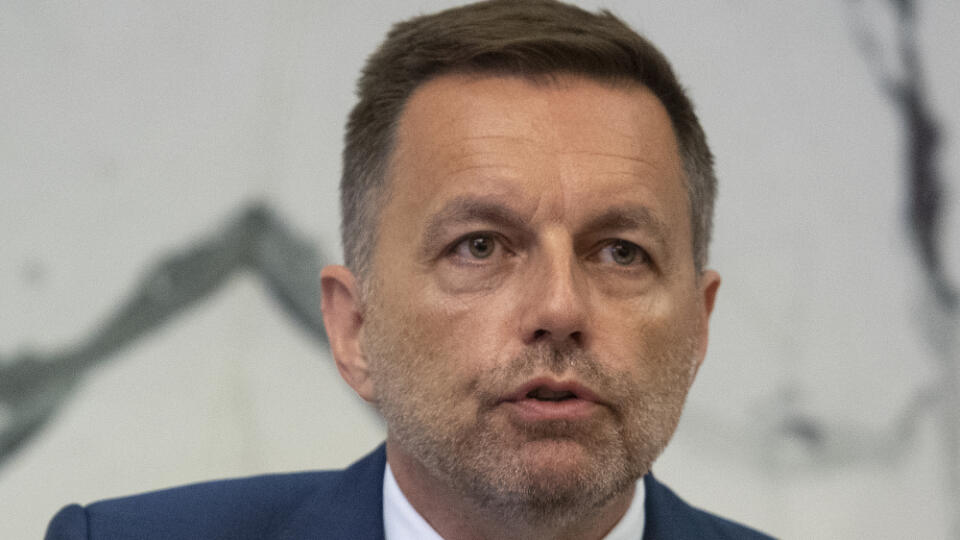 Na snímke guvernér Národnej banky Slovenska (NBS) Peter Kažimír počas tlačovej konferencie NBS k ekonomickému a menovému vývoju - leto 2022. V Bratislave, 21. júna 2022. FOTO TASR - Pavel Neubauer