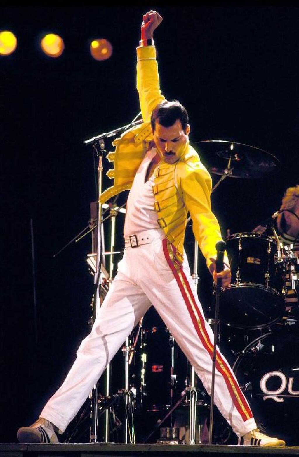 Freddie Mercury v roku 1985 na koncerte Live Aid vo Wembley.