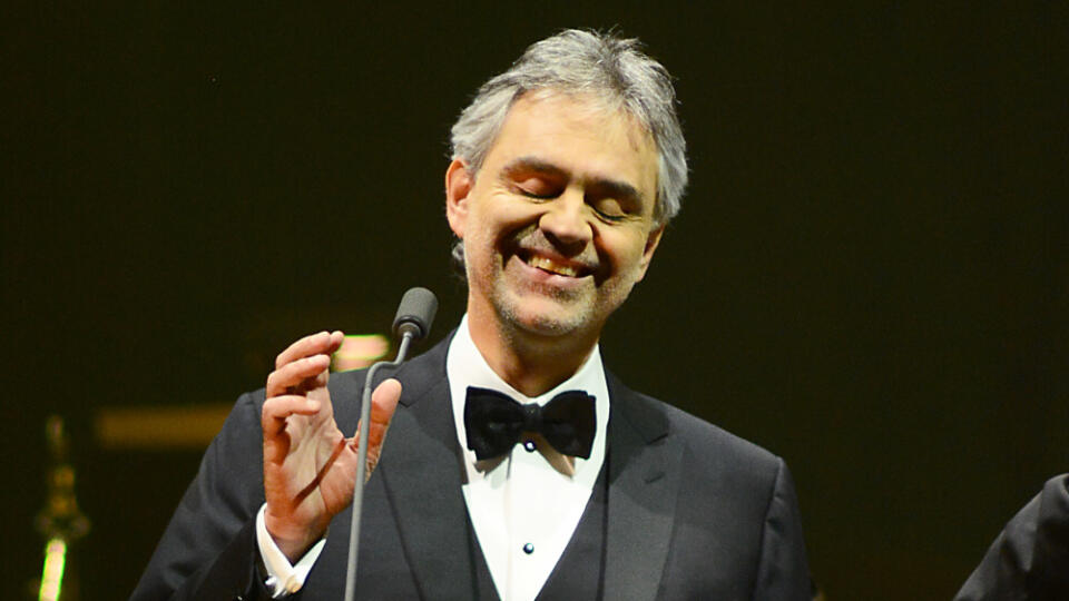 Andrea Bocelli patrí medzi popredných talianskych spevákov.