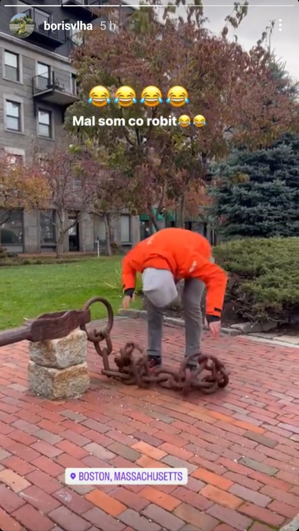 Boris Vlha v sebe srandistu tiež nezaprie. Takto sa vyšantil a zaposilňoval si na obrovskej reťazi.