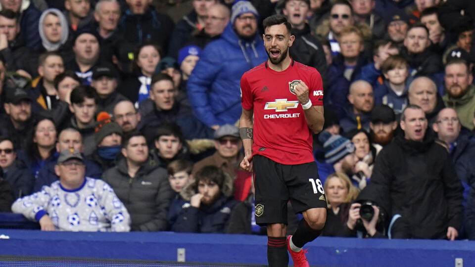 SY 15 Liverpool - Na snímke hráč Manchesteru Bruno Fernades oslavuje svoj gól v zápase 28. kola anglickej Premier League Everton - Manchester United v Liverpoole 1. marca 2020.  FOTO TASR/AP
Manchester United's Bruno Fernandes celebrates after scoring his side's first goal during the English Premier League soccer match between Everton and Manchester United at Goodison Park in Liverpool, England, Sunday, March 1, 2020. (AP Photo/Jon Super)