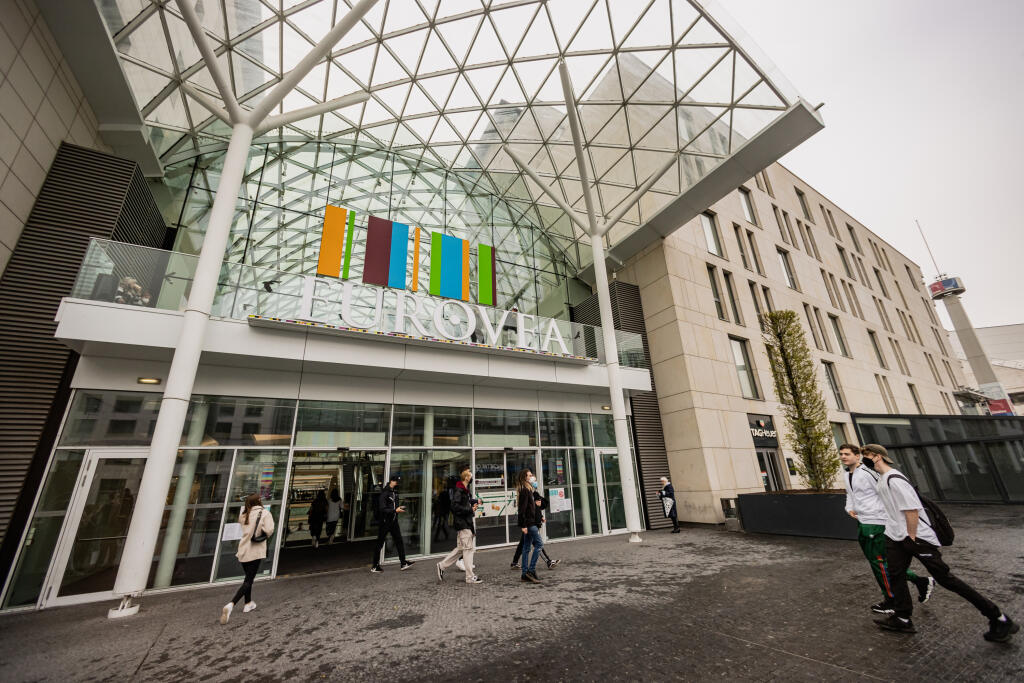 Nákupné centrum Eurovea po čiastočnom uvoľnení opatrení na zabránenie šírenia ochorenia COVID-19.