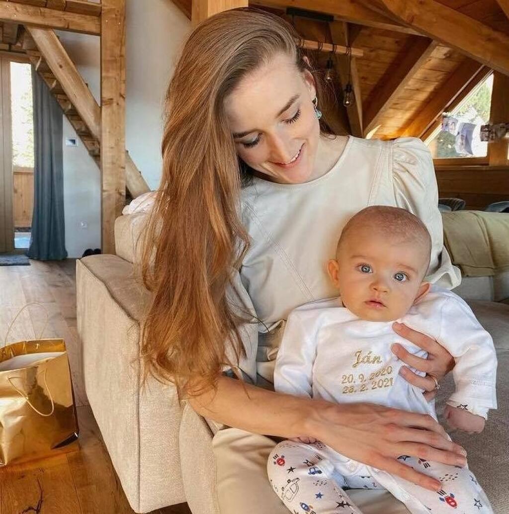 Barbora Ďurovčíková so synčekom Jankom.
