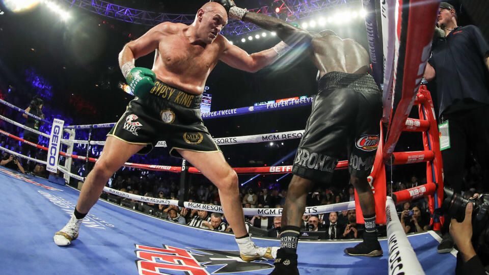 Tyson Fury zdolal Deontaya Wildera.