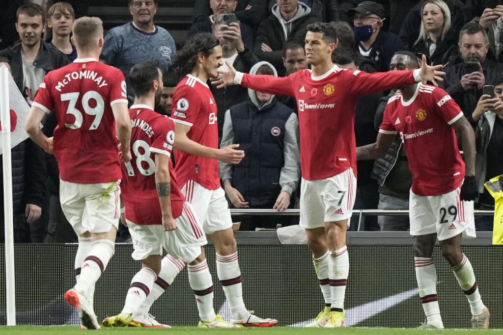 Portugalský futbalista Cristiano Ronaldo opäť zachránil kožu Manchestru United.