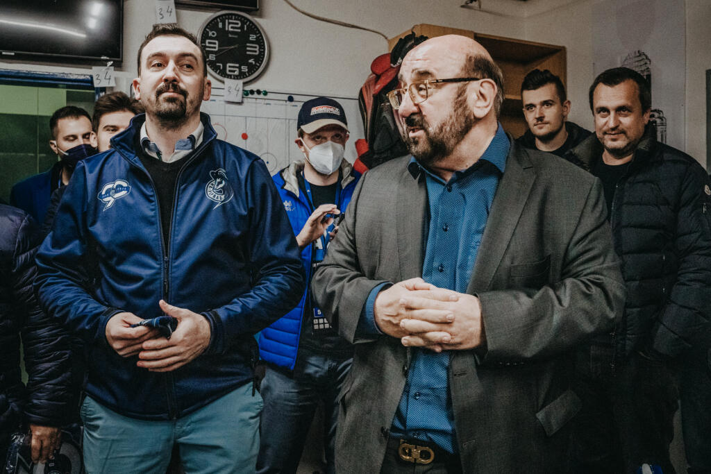 Andrej Danko (vpravo) zavítal do šatne Popradu po štvrtom zápase.