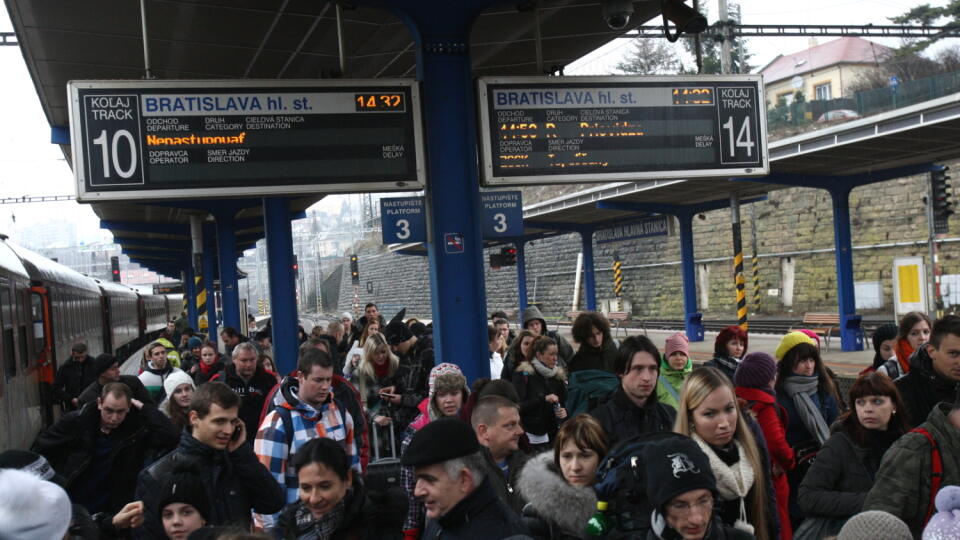 Pred sviatkami čaká na železnice tradičný nápor cestujúcich.