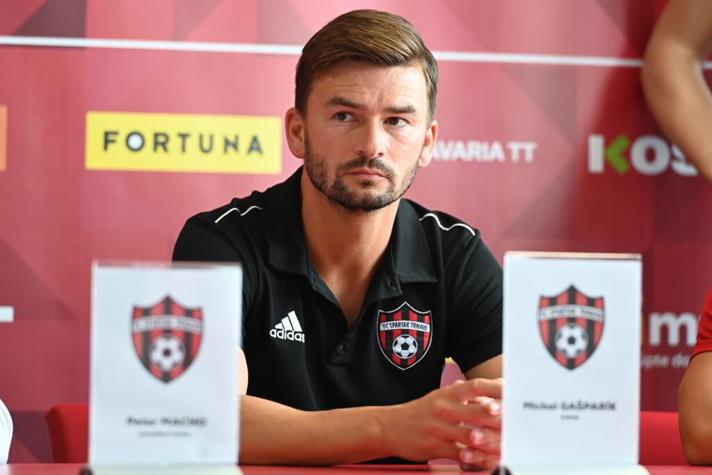 Na snímke tréner Michal Gašparík počas tlačovej konferencie FC Spartak Trnava pred začiatkom novej sezóny 2021/2022 v Trnave v piatok 2. júla 2021. FOTO TASR - Lukáš Grinaj