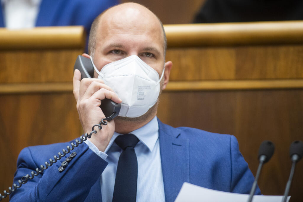 Na snímke podpredseda NR SR Gábor Grendel (OĽaNO) počas rokovania 48. schôdze Národnej rady SR 9. novembra 2021 v Bratislave. FOTO TASR - Jakub Kotian