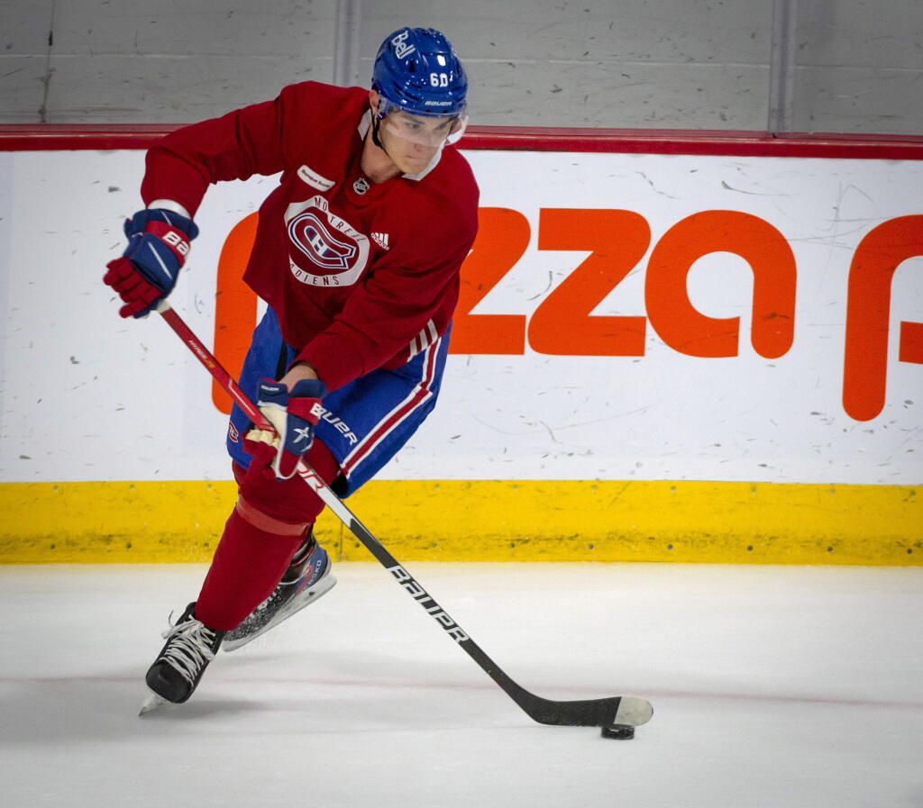 Na snímke slovenský útočník Juraj Slafkovský, ktorého si v tohtoročnom drafte NHL z prvého miesta vybral tím Montrealu Canadiens, absolvuje korčuliarsky tréning v Bell Sports Complexe v Brossarde v Quebecu počas prvého dňa hodnotiaceho kempu v pondelok 11. júla 2022.