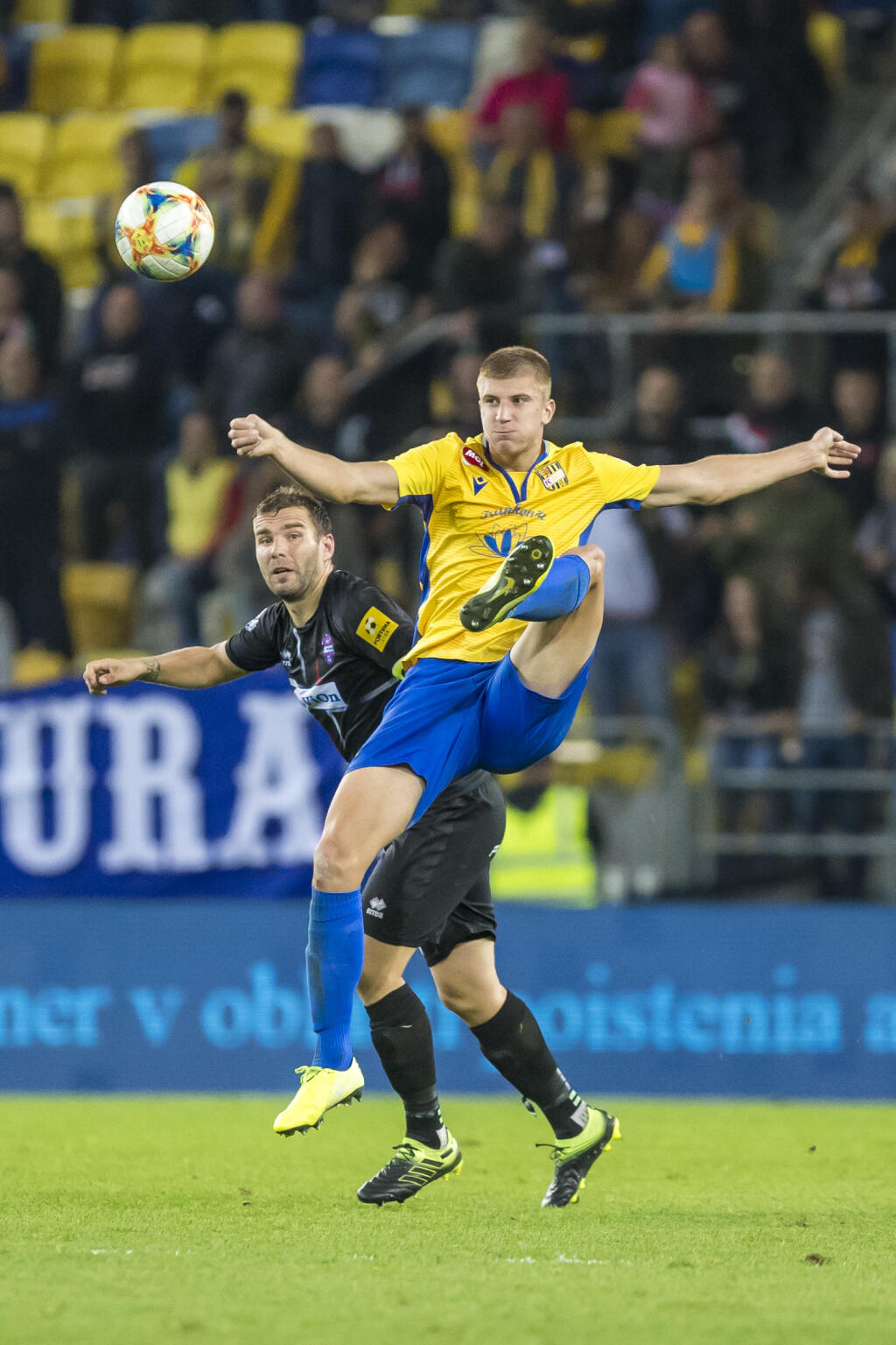 Futbalové kluby už majú od vlády povolenie opäť zarezávať naplno.