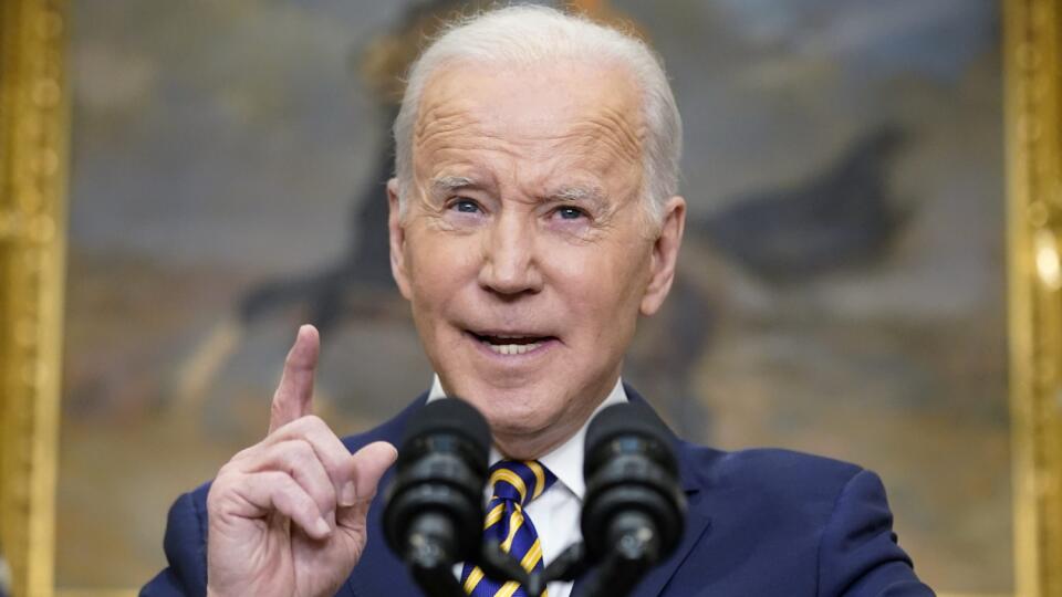 KK39 Washington - Americký prezident Joe Biden oznámil zákaz dovozu ruskej ropy 8. marca 2022 vo Washingtone. Okrem tejto komodity sa zákaz dotkne aj dovozu ruského plynu a iných energií do USA. FOTO TASR/AP
President Joe Biden announces a ban on Russian oil imports, toughening the toll on Russia's economy in retaliation for its invasion of Ukraine, Tuesday, March 8, 2022, in the Roosevelt Room at the White House in Washington. (AP Photo/Andrew Harnik)