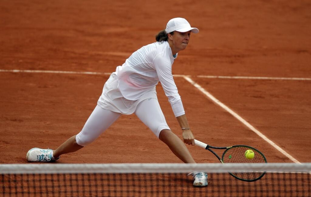 Iga Swiateková z Poľska si poradila nielen s outfitom, ale doteraz aj so svojimi súperkami. Z French Open už vyradila Bouchardovú a v osemfinále aj Halepovú.