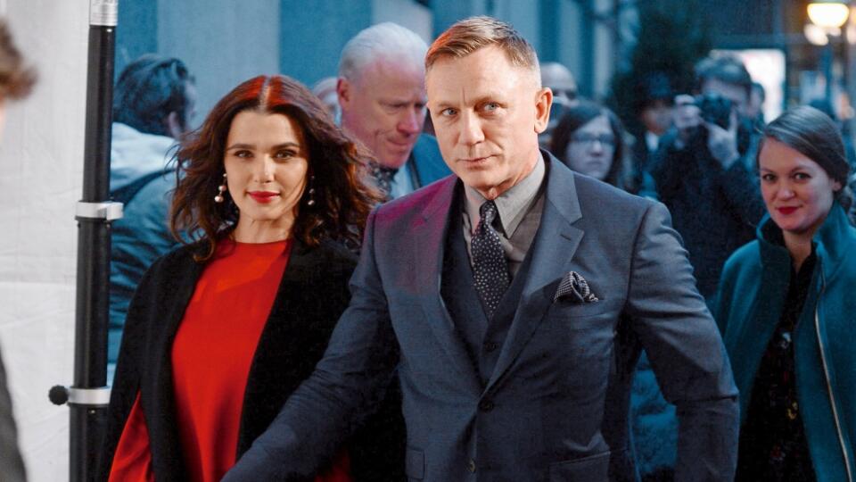 Bondovci: Daniel Craig s manželkou Rachel Weiszovou majú ročné bábo. Obaja majú po jednom dieťati z predchádzajúcich vzťahov.