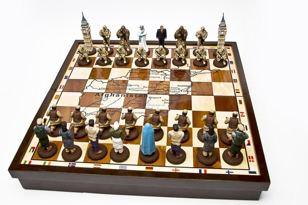 Шахматы с живыми соперниками. Игра шахматы Chess. Шахматы Монглана Легенда. Раритетные шахматы.