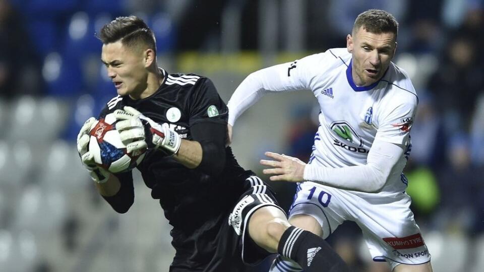 Slovenský futbalový brankár Patrik Le Giang (27) prežíva v drese Bohemians skvelé obdobie.