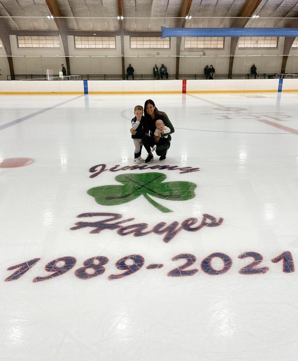 Jimmy Hayes mal s manželkou Kristen jedno dieťa.