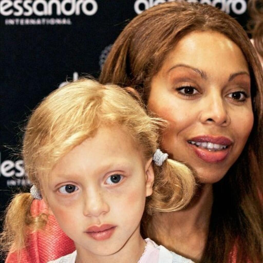 Malá Anna s mamou Angelou.