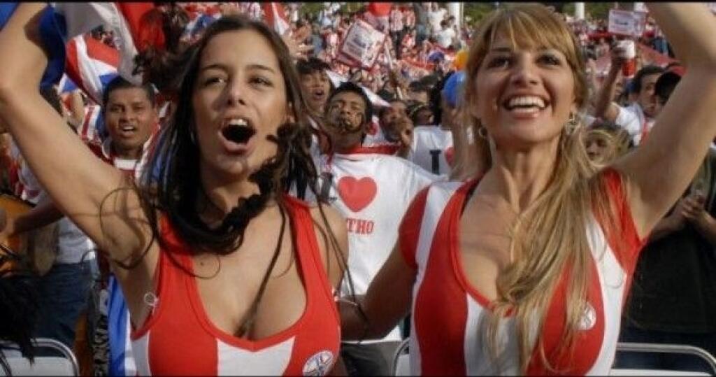 Larissu Riquelme označujú svetové médiá za najsexi paraguajskú fanúšičku.